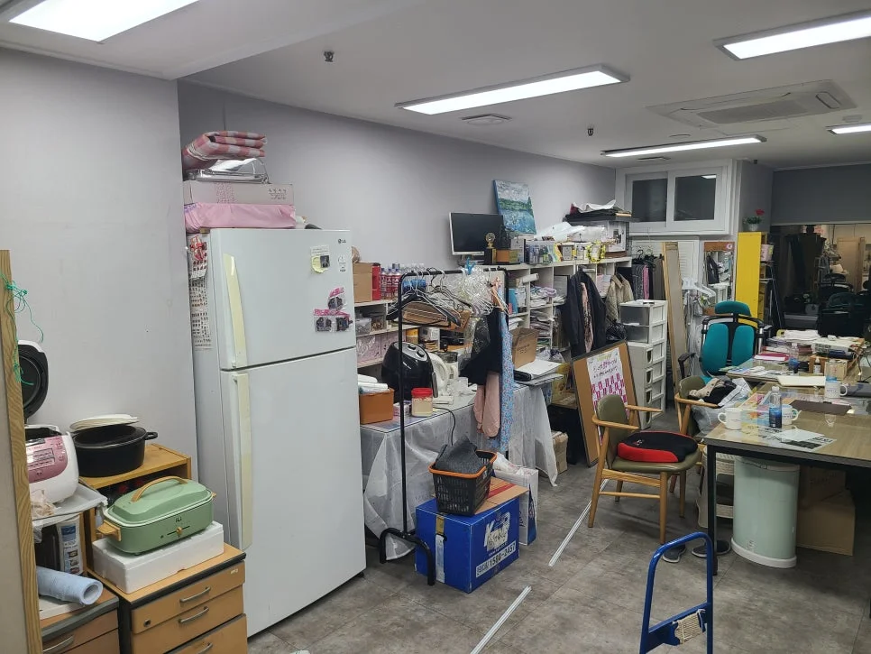 [마포구/공덕동] 한신오피스텔 사무실 적치물 고민 해결! 조명 간섭을 극복한 구름커튼블라인드의 특수 레일 시공기