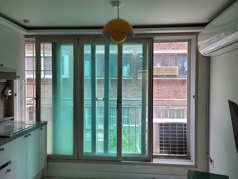 [마포 커튼] 마포 금아아트빌, 화이트 쉬폰 단독 시공이 증명하는 고밀도 채광 필터링 이론